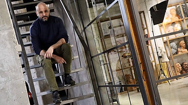 Javier López del Espino, en su taller