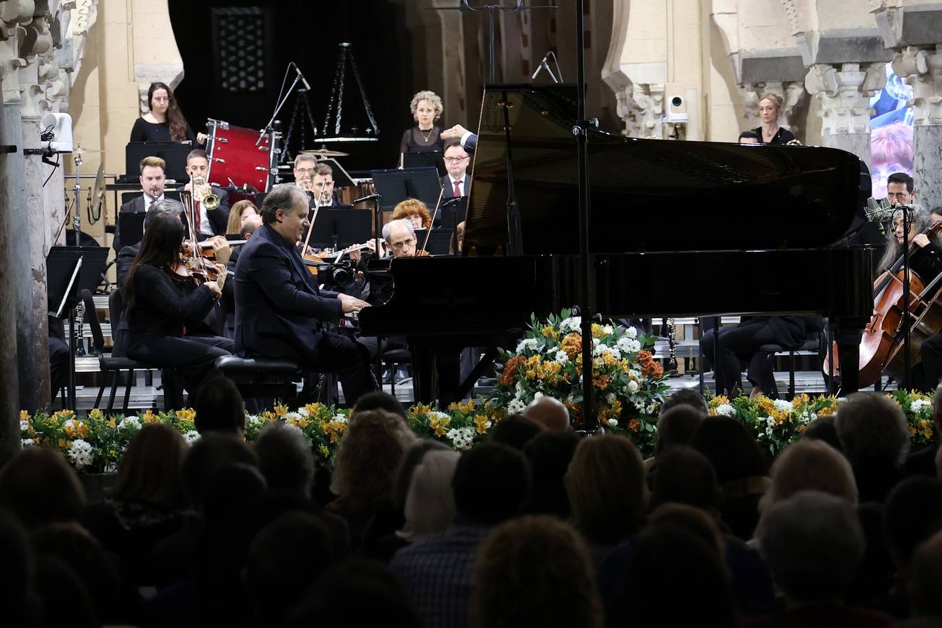 El sublime concierto de Josu de Solaun y la Orquesta de Córdoba, en imágenes
