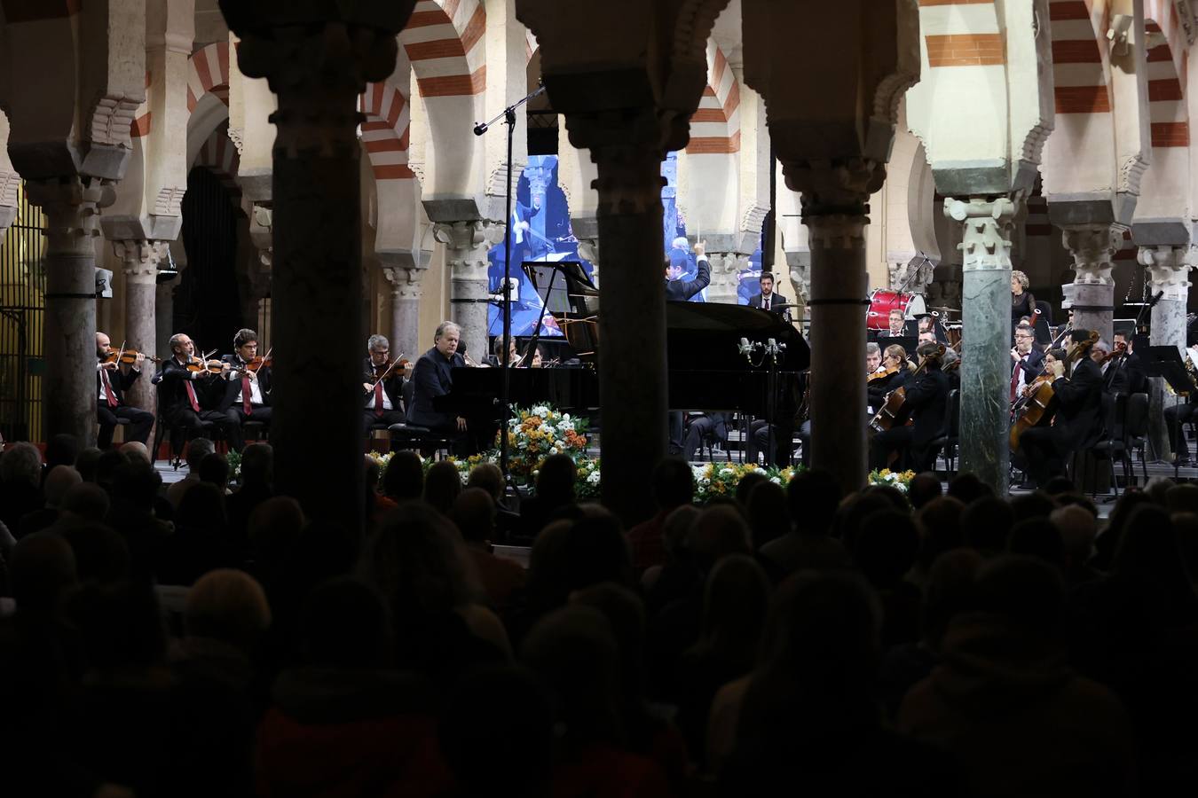 El sublime concierto de Josu de Solaun y la Orquesta de Córdoba, en imágenes