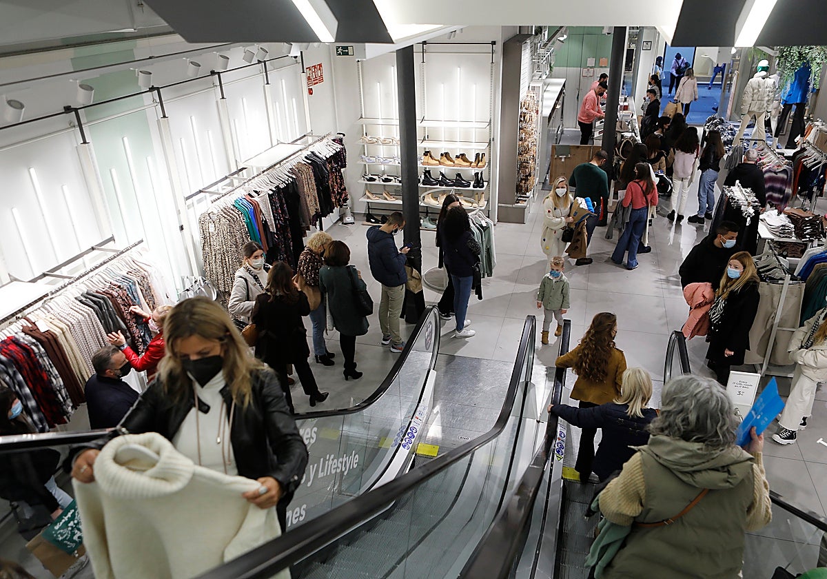 Interior de una tienda en el Centro de Córdoba durante las pasada Navidad