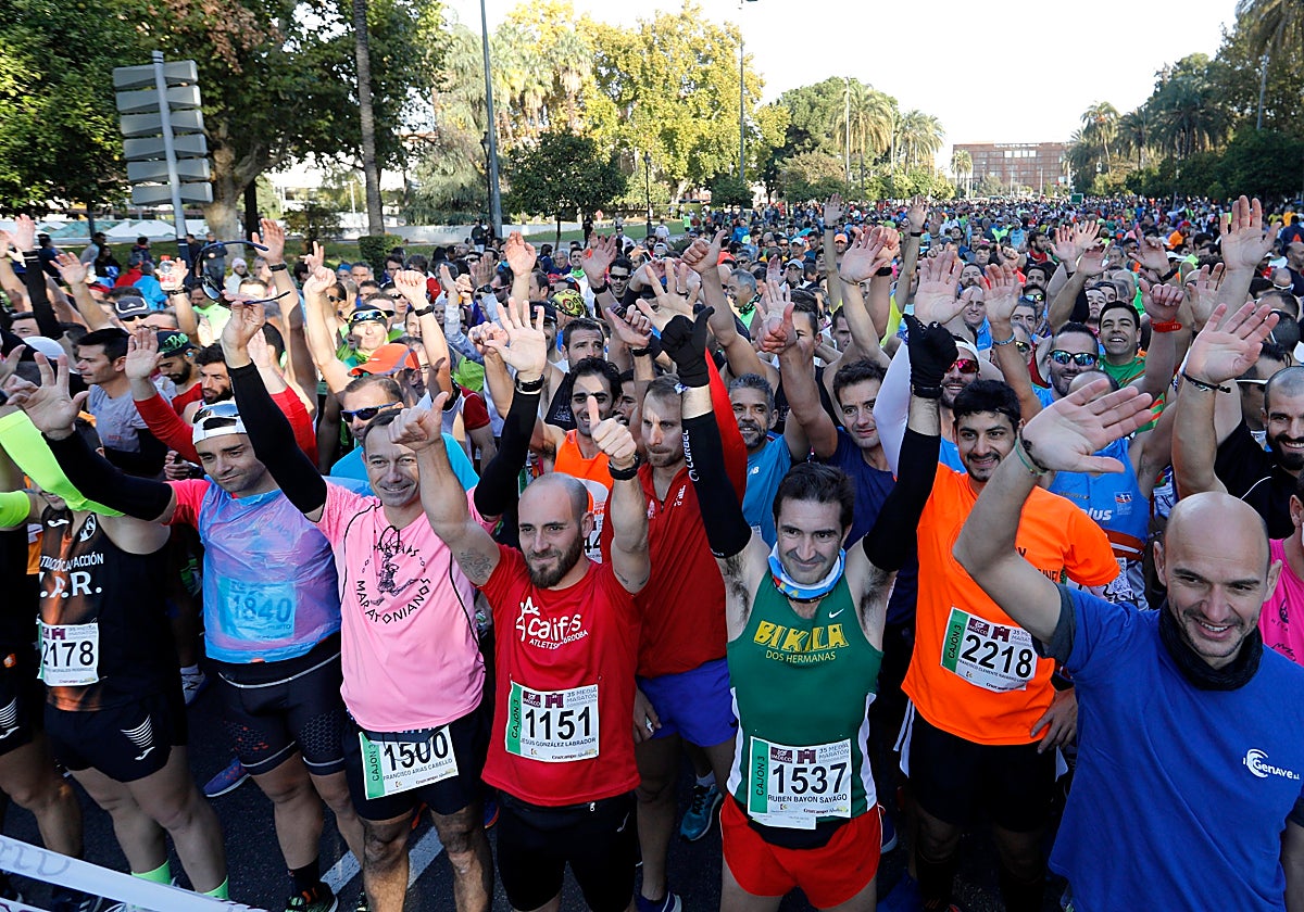 Los corredores en la Media Maratón de Córdoba 2019