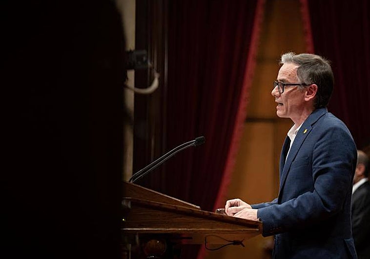 La Mesa del Parlament rechaza suspender a Jové y Salvadó por el 1-O con la abstención del PSC
