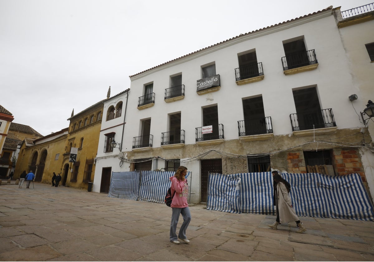 Obras en las casas que albergarán apartamentos en turísticos en la Plaza del Potro