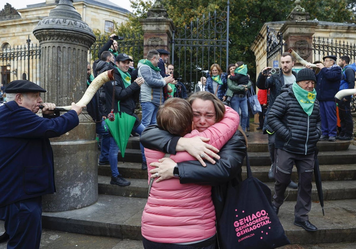 Los vecinos no podían contener la emoción al ver que quedaba aprobada la segregación