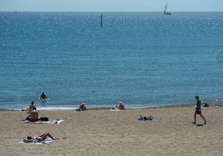 Encuentran el cadáver de una mujer en la playa de Barcelona
