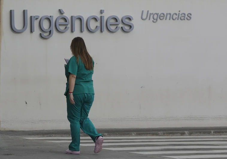 El atasco en Urgencias obliga a aplazar cirugías demorables en algunos hospitales valencianos