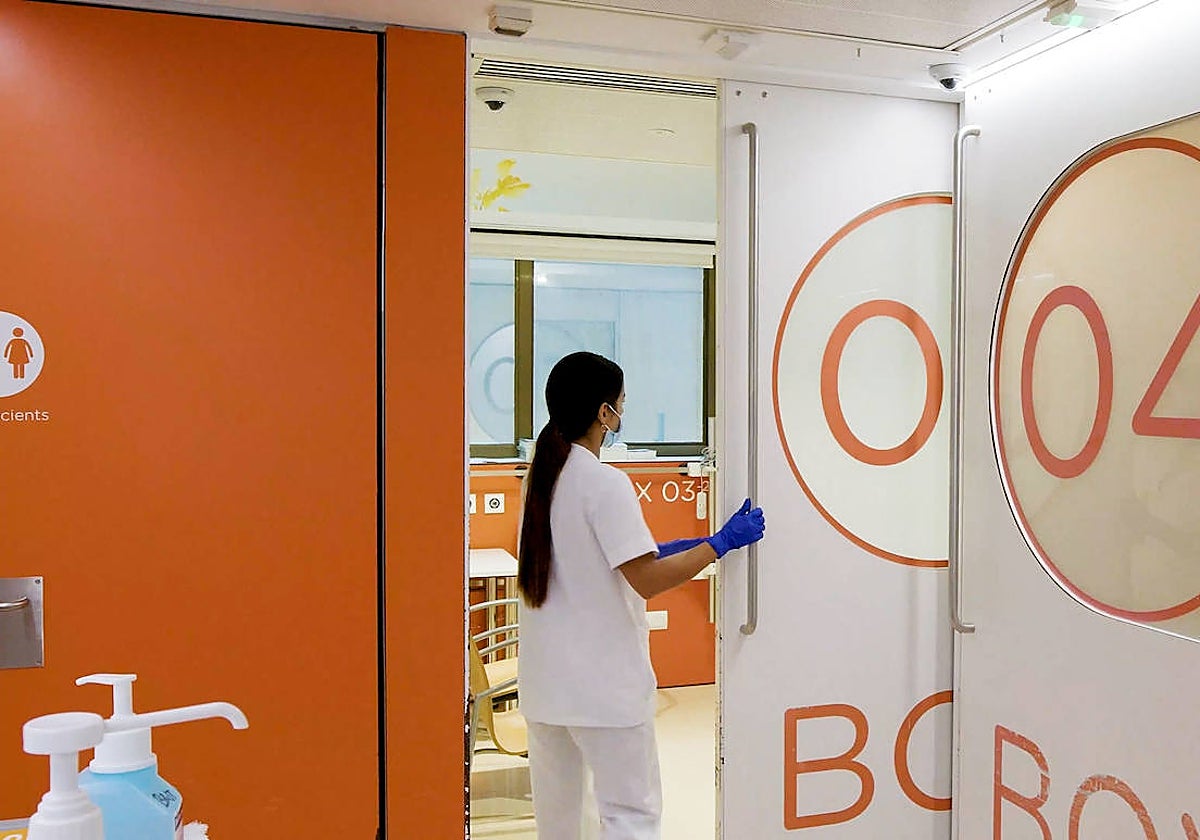 Imagen de un Box de Urgencias del Hospital Clínic de Barcelona