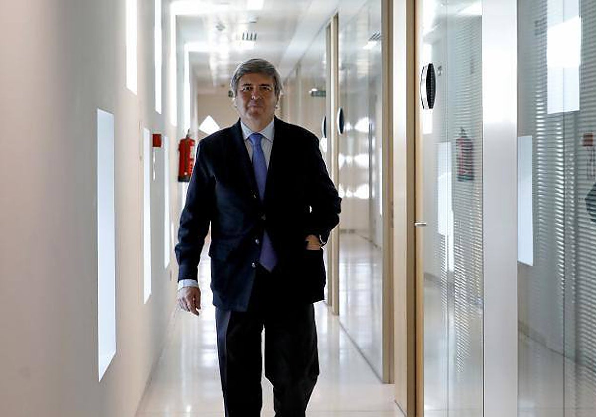 El fiscal jefe en los pasillos de la Fiscalía de Córdoba en una imagen de archivo