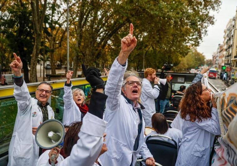 Médicos de Madrid en el 'tour de la precariedad': «Esto deberíamos haberlo hecho muchísimo antes»