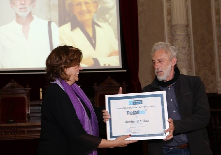 El fotoperiodista Javier Bauluz recibe el XIII Premio Nacional 'Piedad Isla' de la Diputación de Palencia