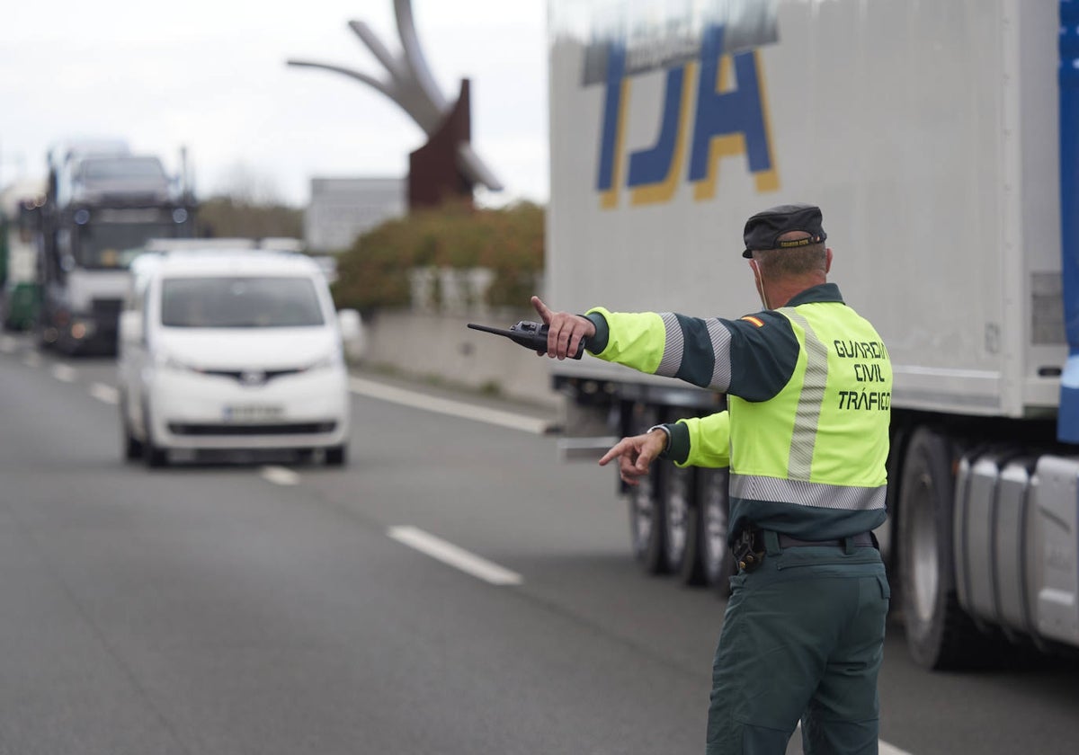 La Policía foral no tiene capacidad para asumir el Tráfico en Navarra