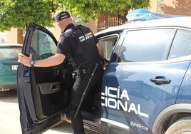 Le clava un punzón en la cara a una chica en Granada por celos de un exnovio