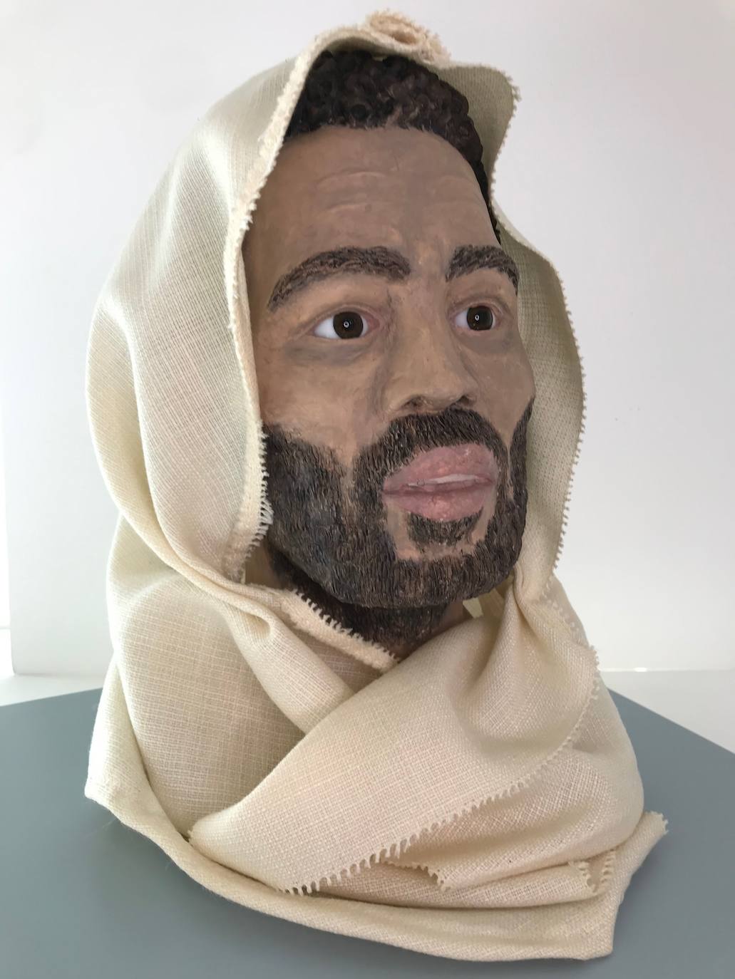 Rostro de san Isidro, tras concluir el modelado con la caracterización