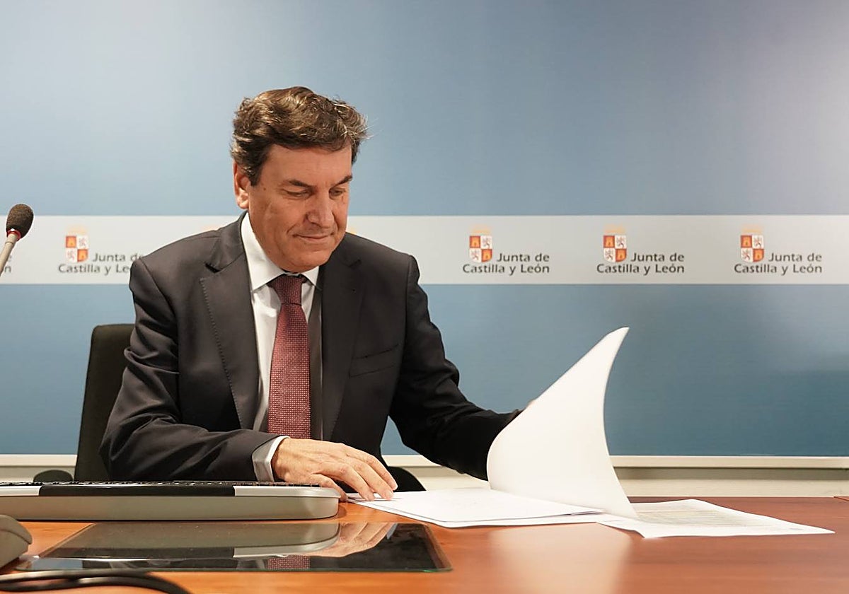 El consejero Carlos Fernández Carriedo, durante la presentación de la contabilidad trimestral