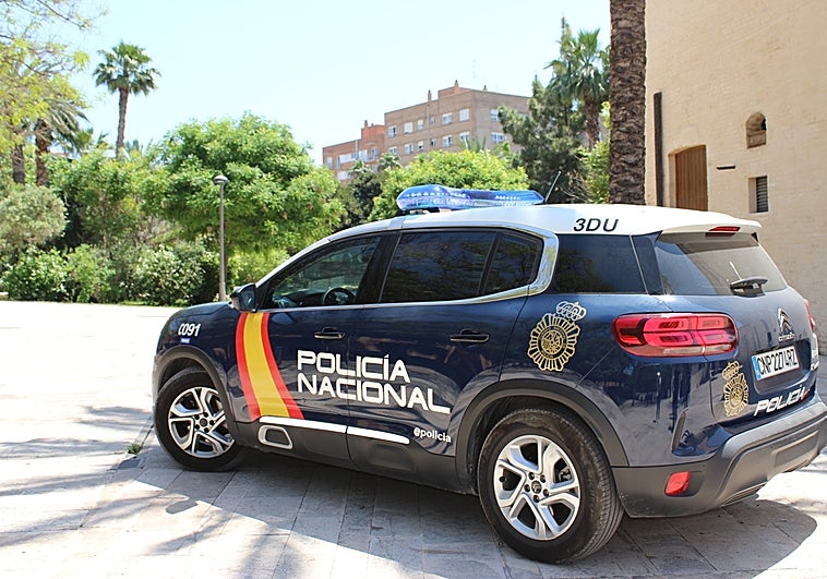 Detenida una mujer ebria por cruzar varios semáforos en rojo con sus hijos en un carrito en Valencia