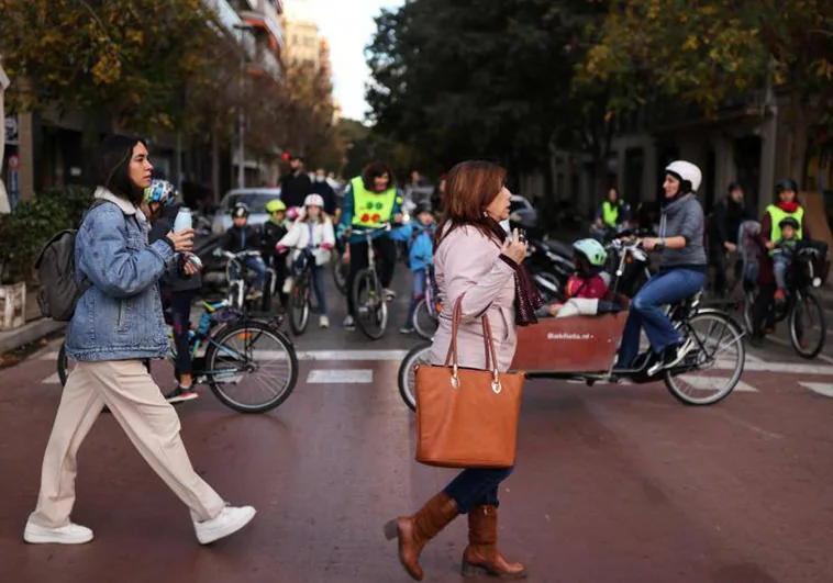 Seis de cada diez ciudadanos creen que desplazarse por Barcelona es cada vez más complicado