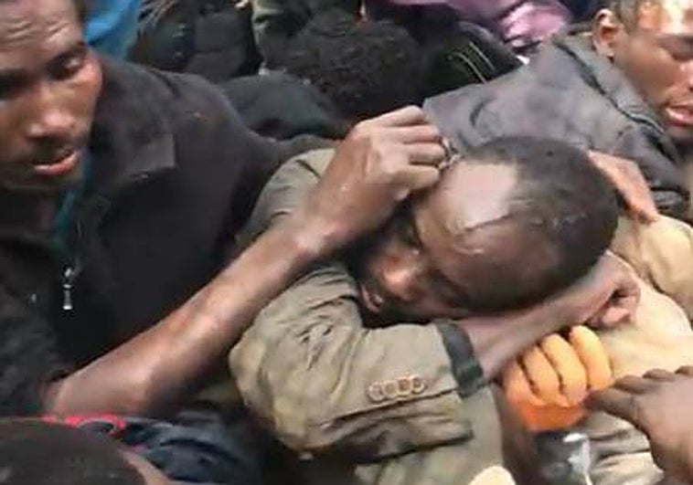 Al menos un inmigrante murió en suelo español en la tragedia de Melilla, según una investigación internacional