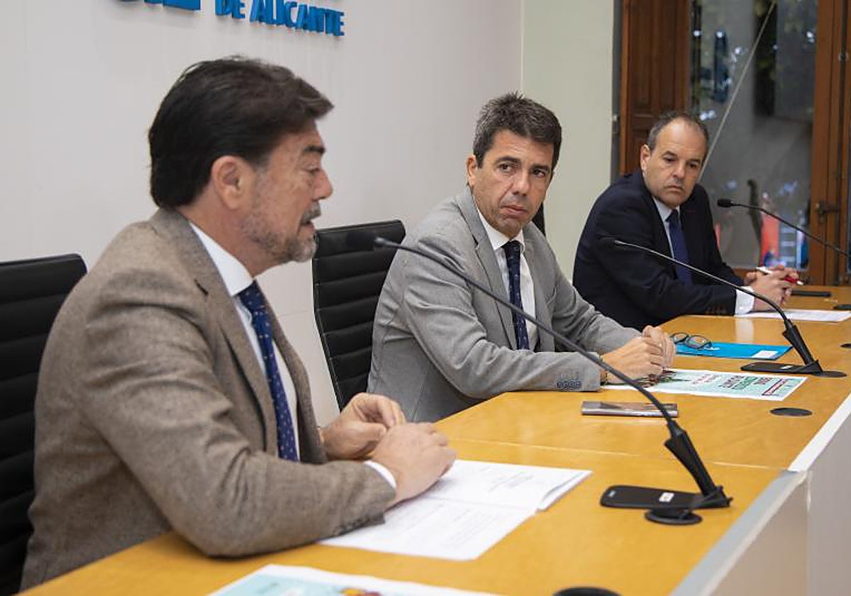 Luis Barcala, Calos Mazón y Carlos Baño, este miércoles en Alicante.