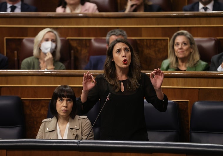 Los portavoces del PP en el Congreso y el Senado encabezan este jueves una concentración para pedir la dimisión de Montero