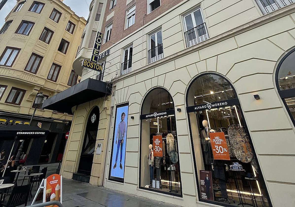 Imagen del emblemático Hotel Boston que se convertirá en apartamentos turísticos