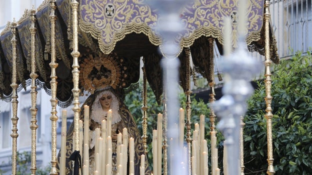 Nuestra Señora de las Lágrimas en su Desamparo, en su paso de palio