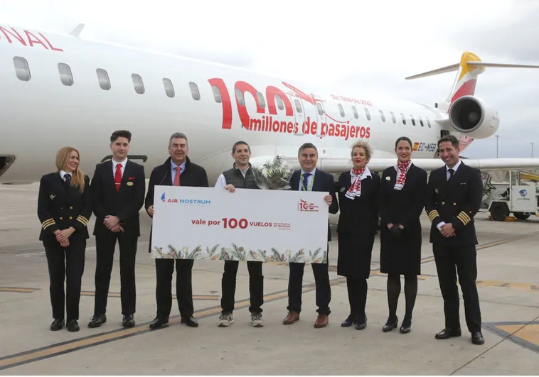El premio del pasajero 100 millones de Air Nostrum: «Me ha tocado la lotería antes del sorteo»
