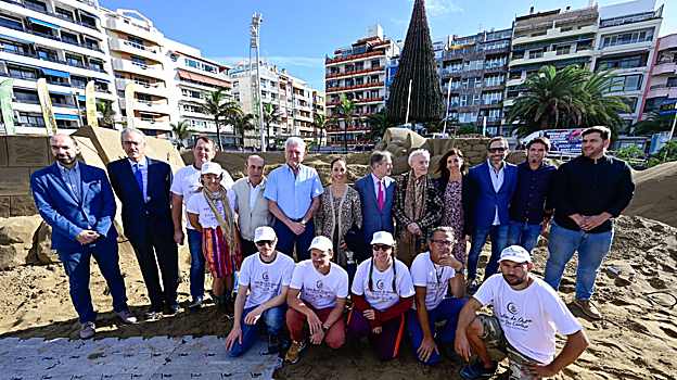 Representantes políticos y escultores del Belén de Arena 2022