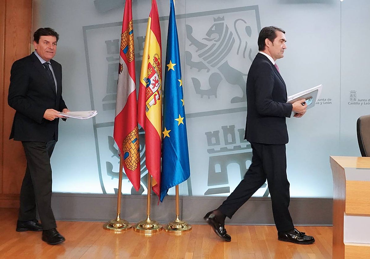 Los consejeros Carriedo y Quiñones, ayer, en la rueda de prensa posterior al Consejo de Gobierno