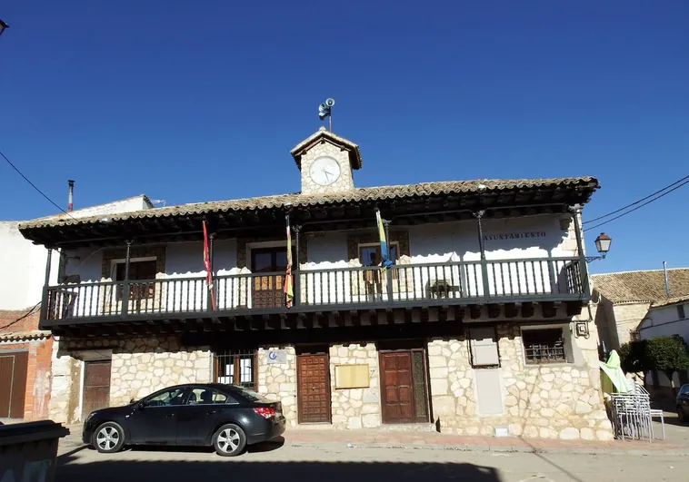 Las consecuencias de vivir en la España vaciada: un ayuntamiento de Cuenca lleva dos meses sin teléfono