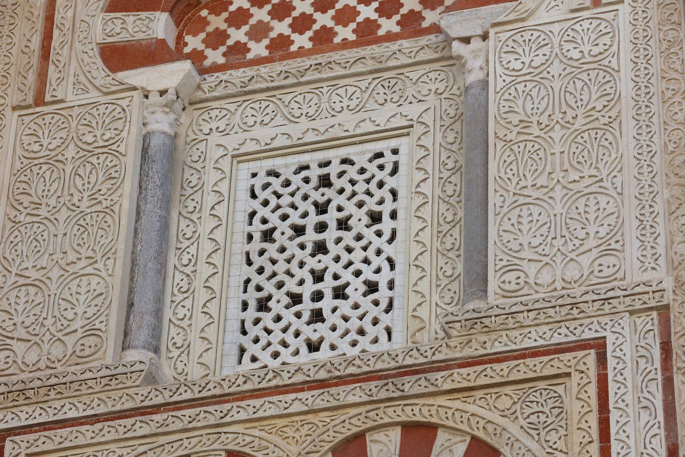 El esplendor de la portada de la Concepción de la Mezquita-Catedral de Córdoba, en imágenes
