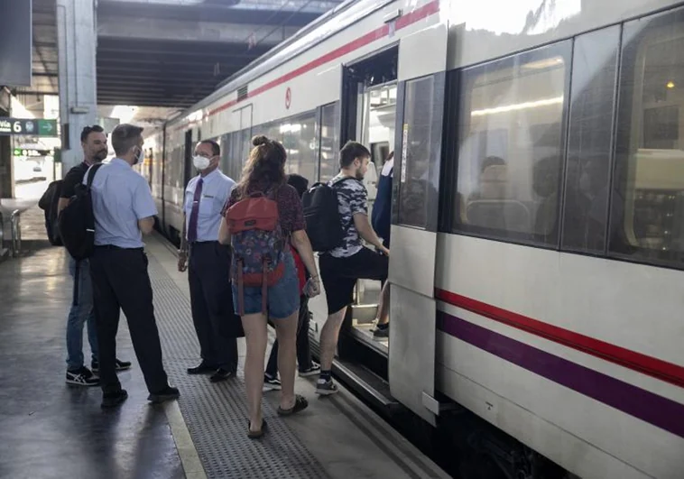 Renfe oferta más de 283.000 billetes de tren para viajar a Valencia en el puente de diciembre