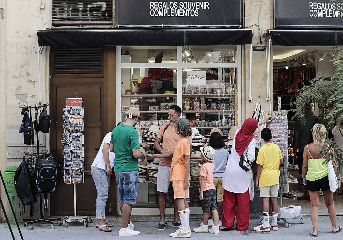 Imagen de un grupo de turistas tomada en el centro de Valencia