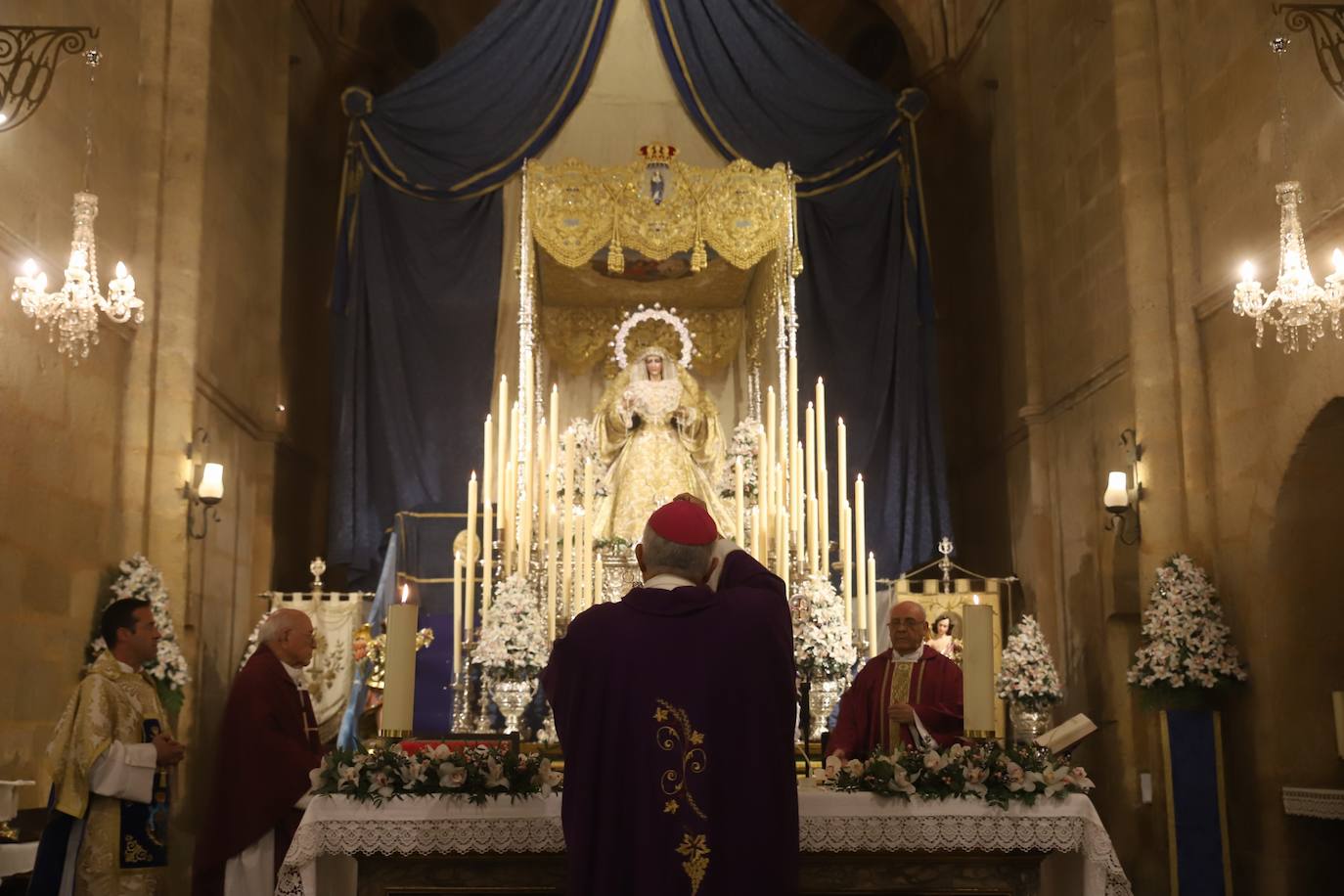La solemne imposición de la nueva corona de la Virgen de la Alegría de Córdoba, en imágenes