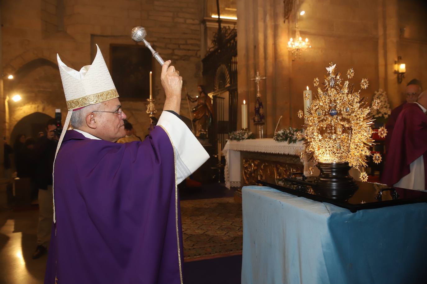 La solemne imposición de la nueva corona de la Virgen de la Alegría de Córdoba, en imágenes