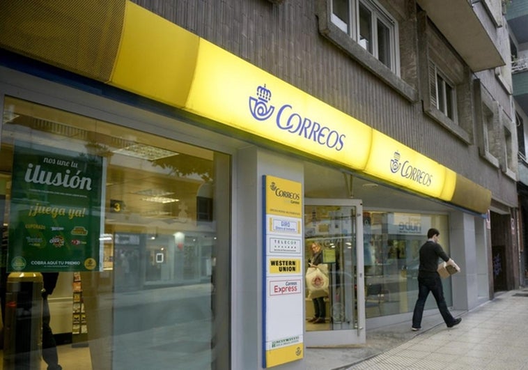 Sindicatos de Correos denuncian que el Gobierno pone «en riesgo a miles de trabajadores por los envíos de paquetes bomba»