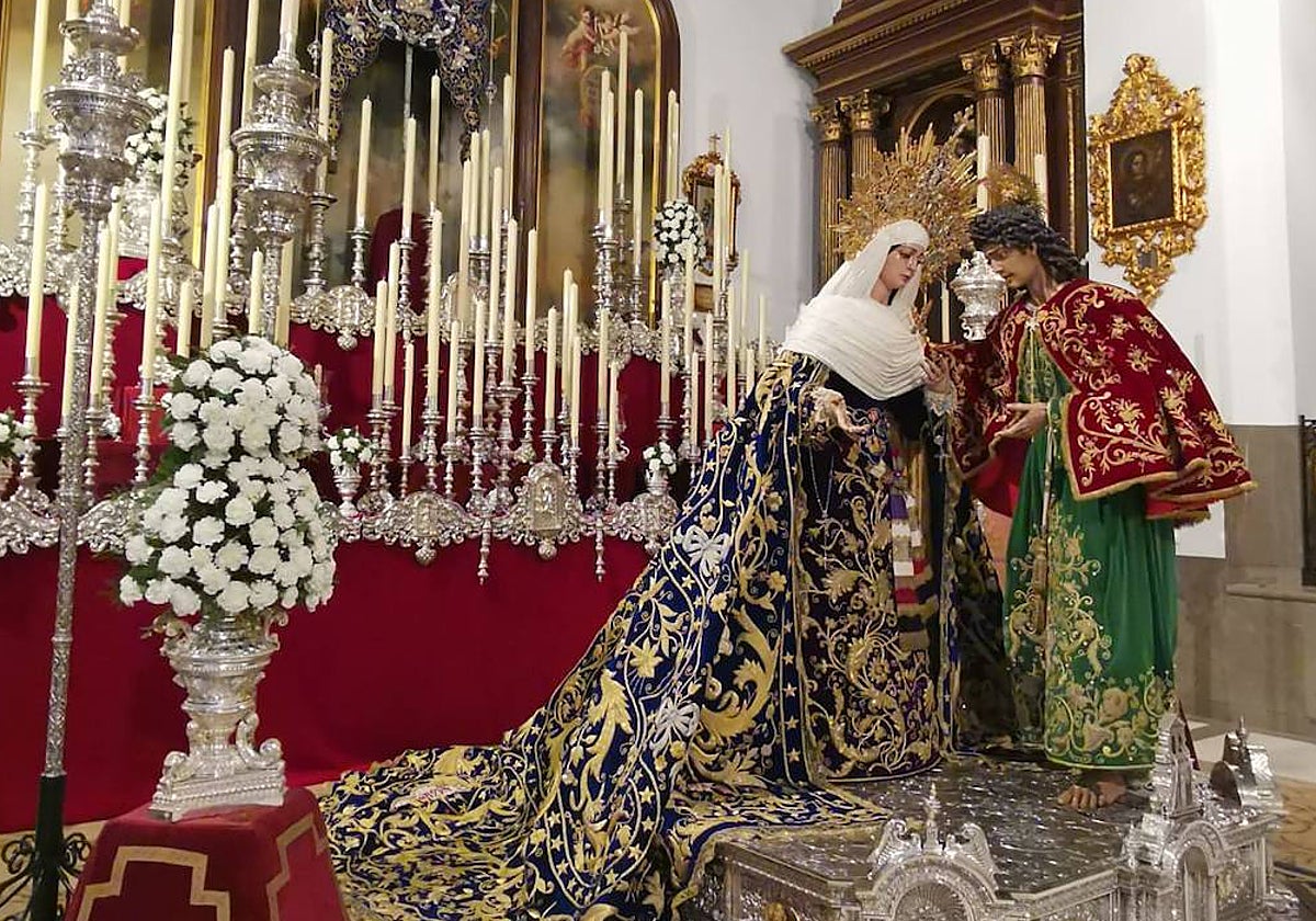 La Reina de los Ángeles con San Juan, dispuesta para sus cultos