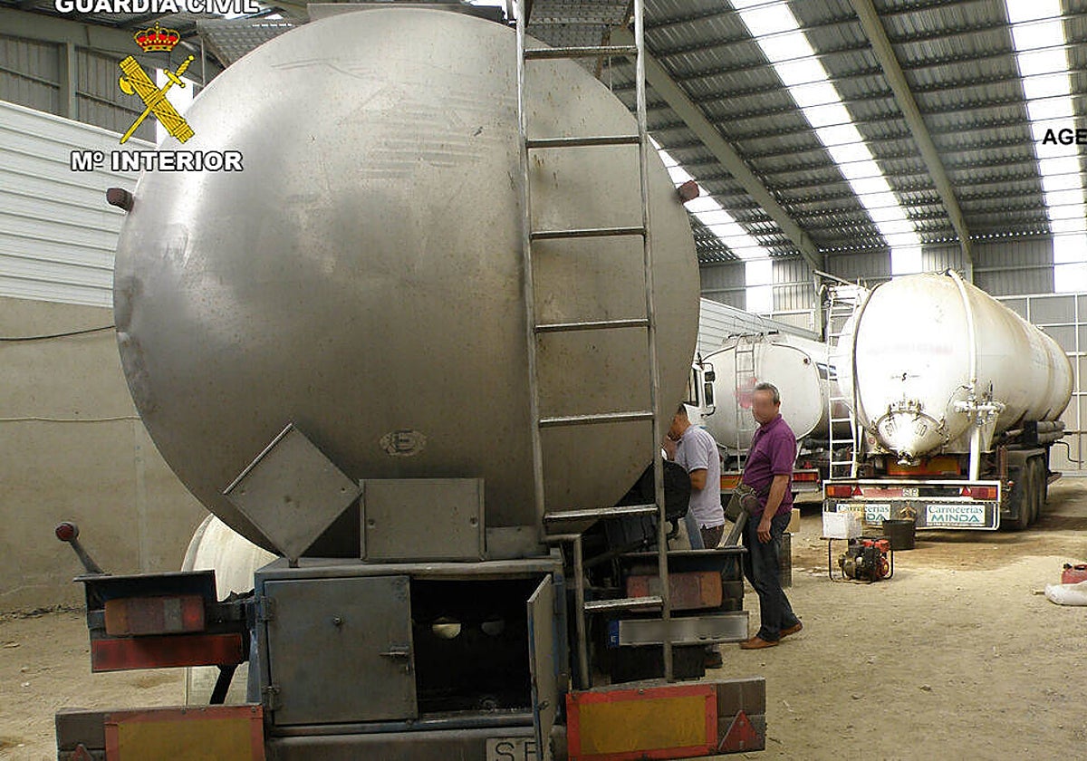 Imagen del registro de una de las naves distribuída por Guardia Civil