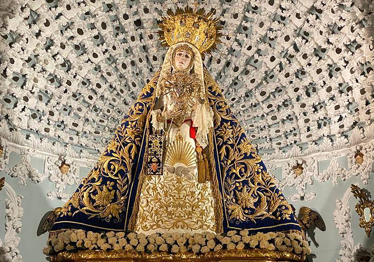 Nuestra Señora de los Dolores, en su camarín