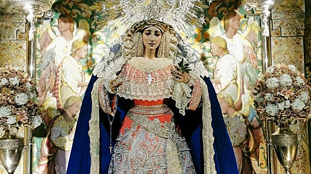 La Virgen de la Paz, vestida para el Adviento