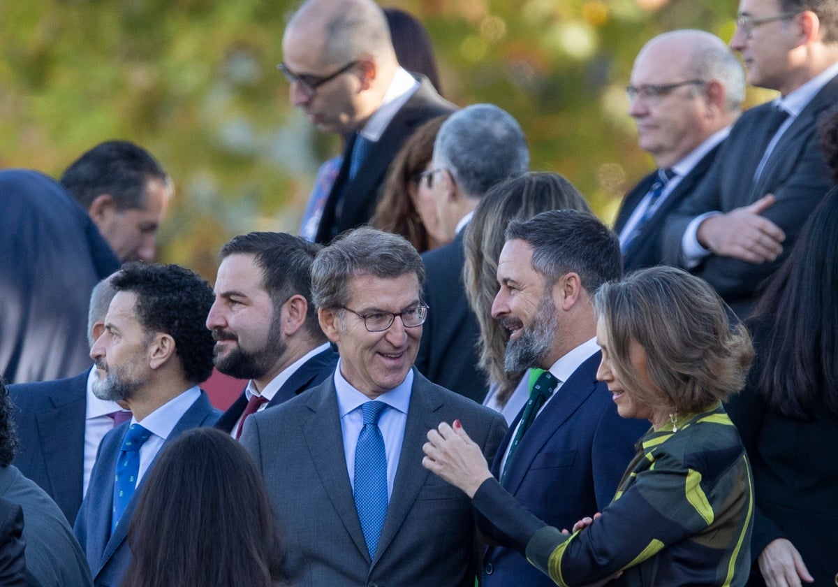 Feijóo, Abascal y Gamarra, durante el desfile del 12 de octubre