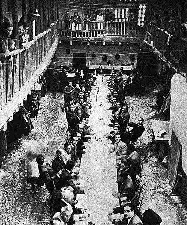 Comida de celebración en la Posada del Potro en la década de 1930
