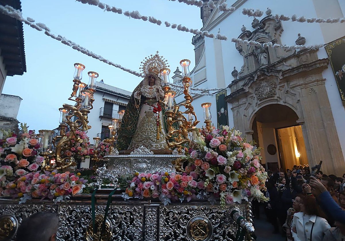 La Virgen de la Esperanza, al salir de San Andrés