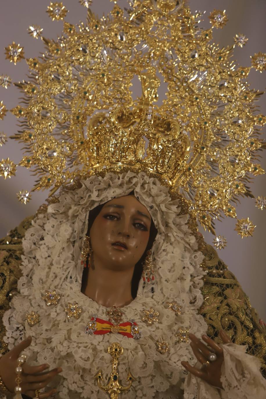 La emocionante salida de la Esperanza de Córdoba hacia Santa Marina, en imágenes