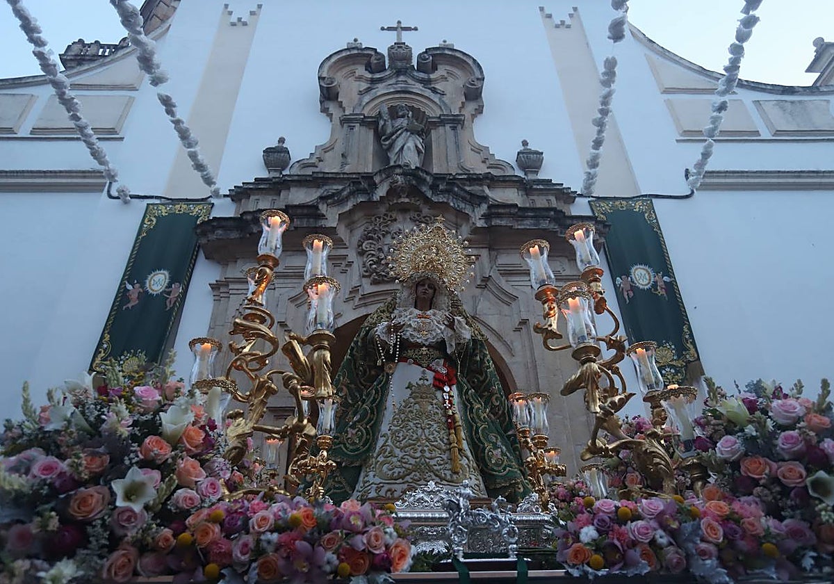 La Virgen de la Esperanza, al salir de San Andrés