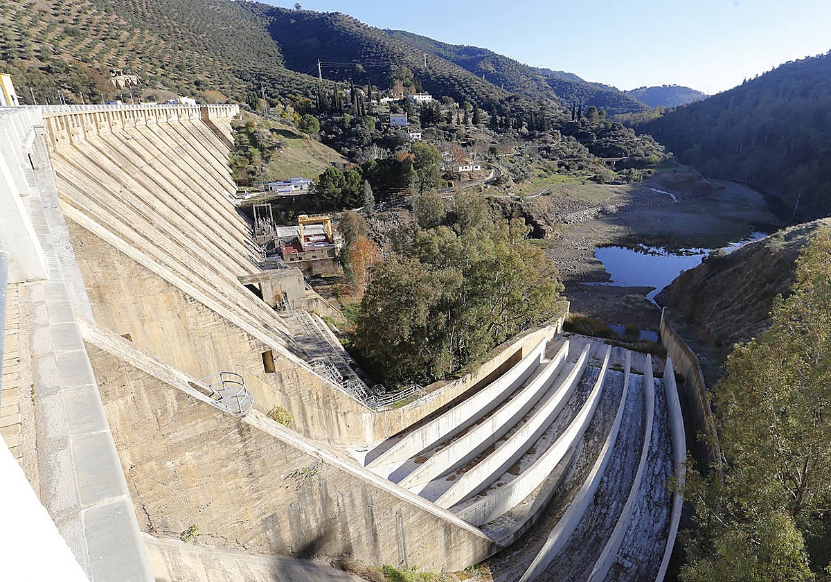 Presa del embalse del Guadalmellato en Córdoba