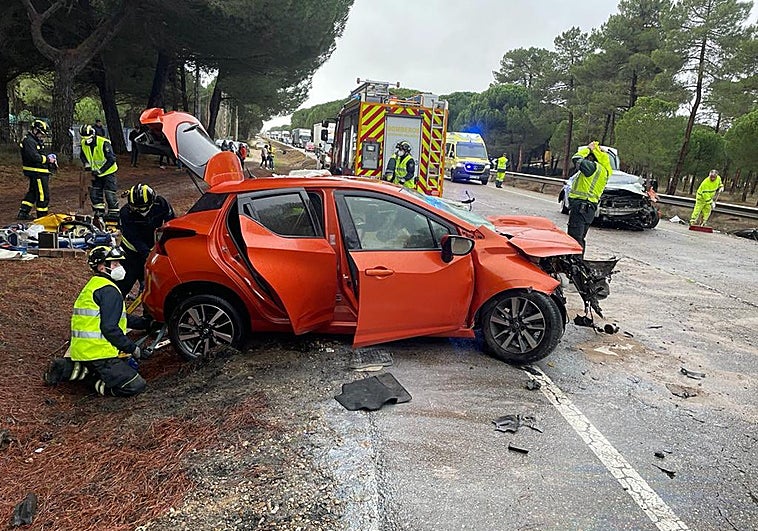 Un muerto y dos heridos tras el choque de dos turismos en la N-122 en Traspinedo (Valladolid)