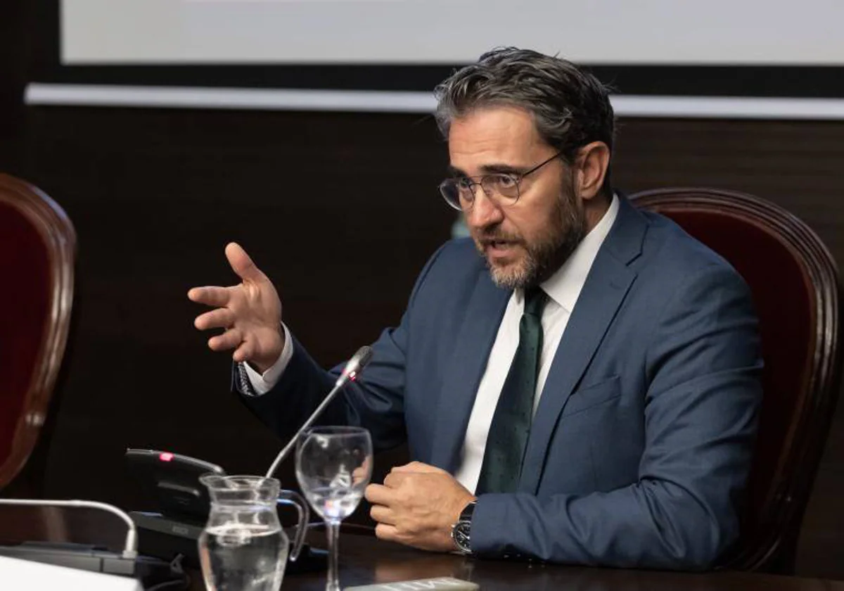 Máximo Huerta: por qué dimitió como ministro, su pareja y la librería que  ha abierto en su pueblo