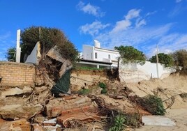 El temporal por la borrasca Efraín arrasa con las playas del Portil