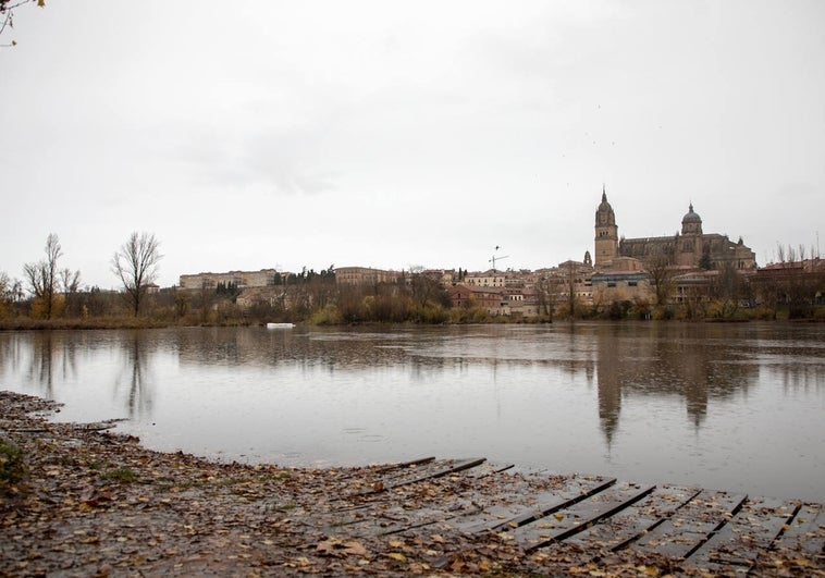 Las copiosas lluvias desbordan cauces a su paso por la provincia de Salamanca