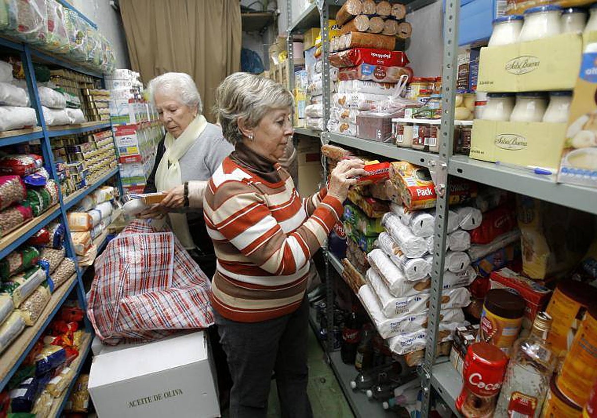 Imagen de archivo de una recogida de alimentos de Cáritas
